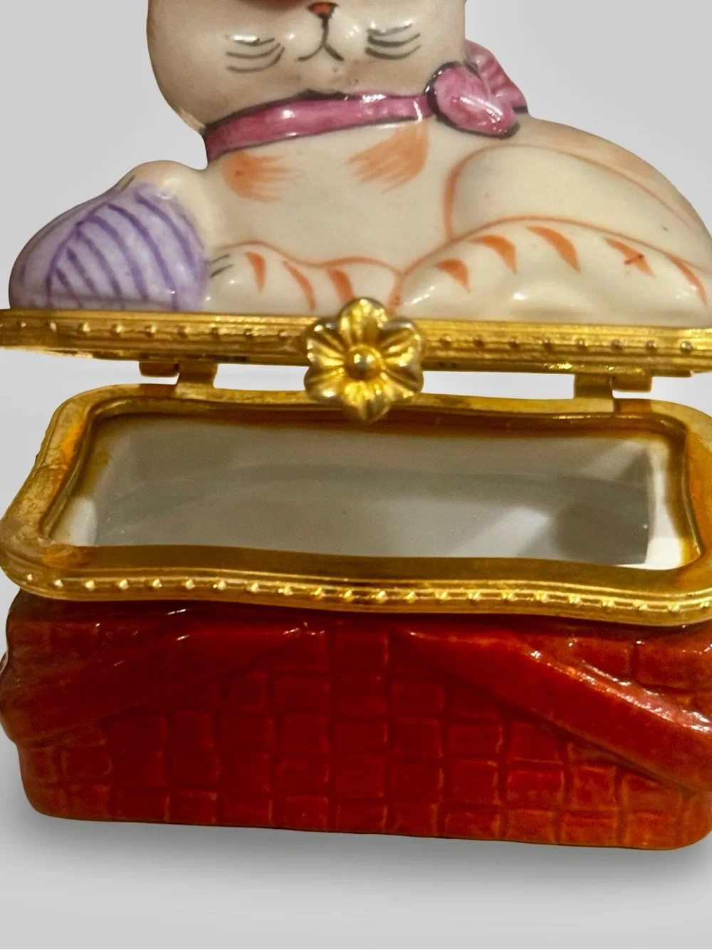 Decorative White Cat Trinket Box with Pink Collar and Red Base